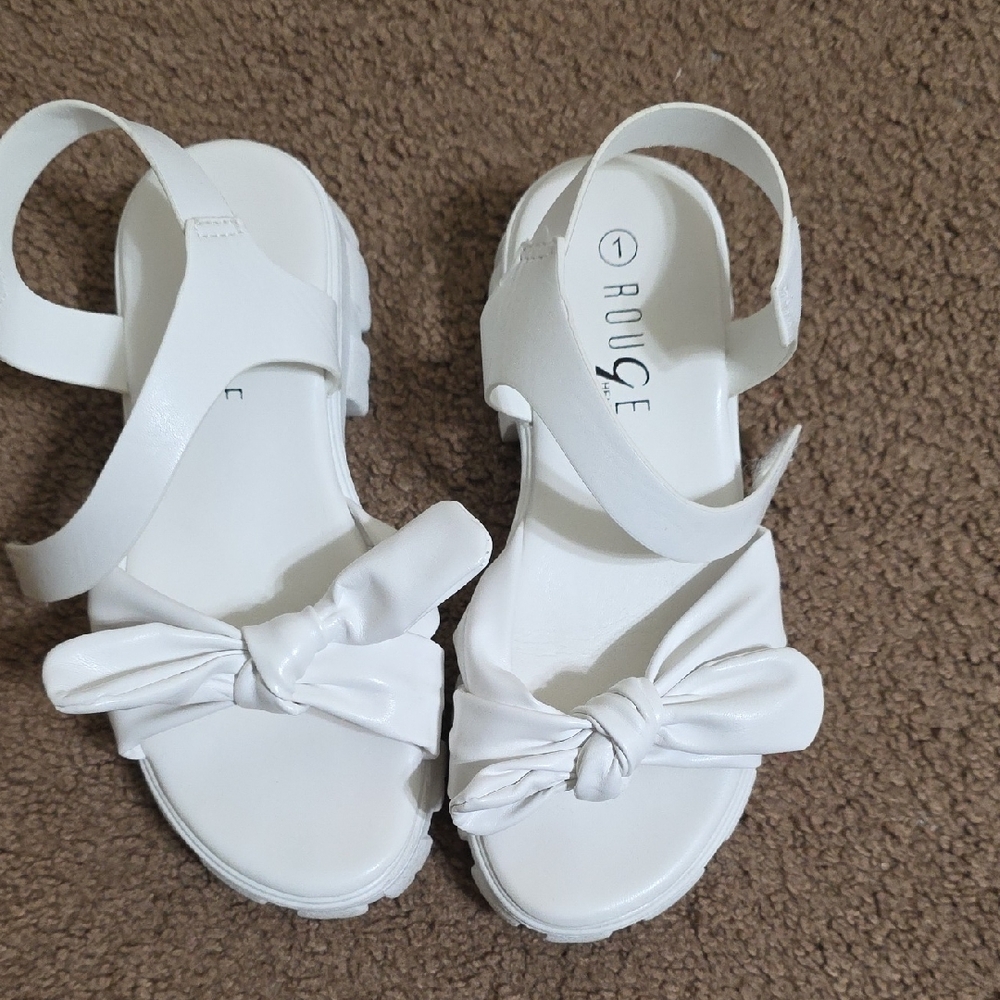 Rouge Helium Women's Elegant White Sandals